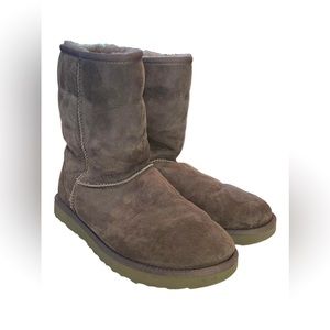 UGG Women's Classic II Short gray Shearling Boots size 11  42